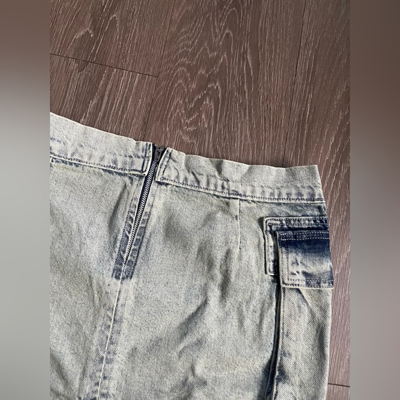 PrettyLittleThing VINTAGE WASH CARGO POCKET DENIM MINI SKIRT - Picture 7 of 9